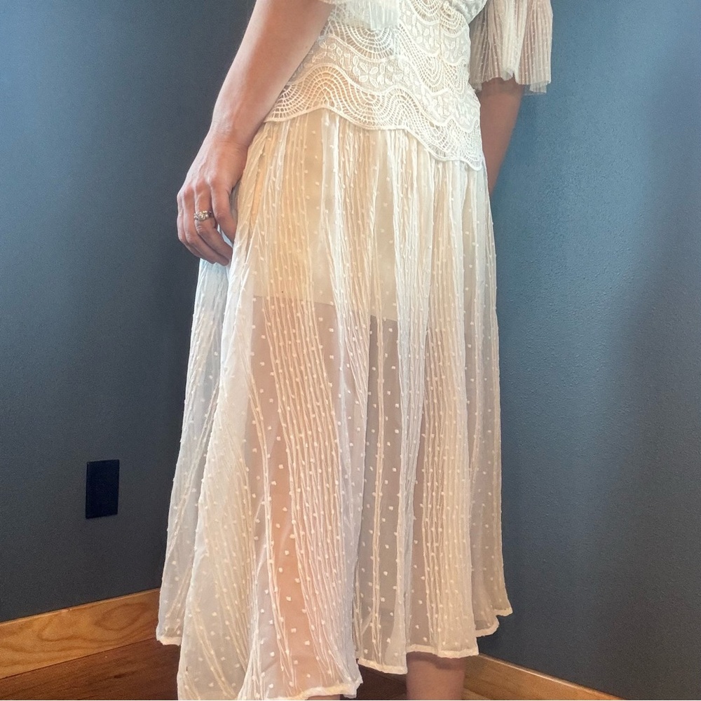 Elliatt Australia White High Neck Lace Midi Dress size M - Picture 10 of 16